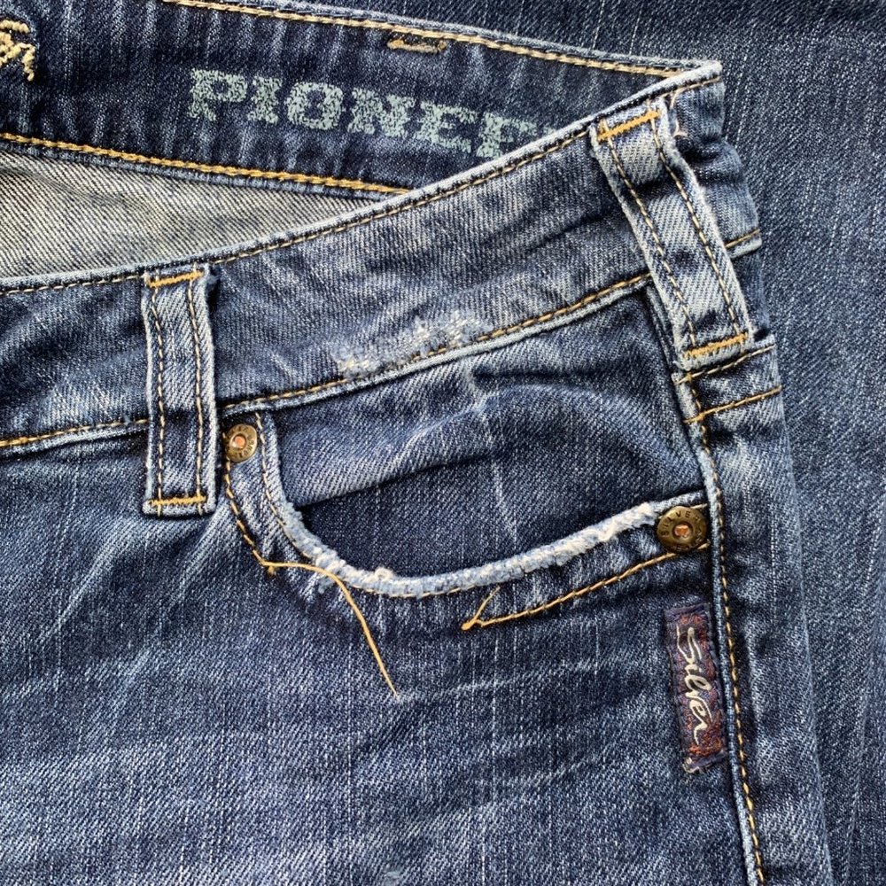 Silver Jeans Pioneer Distressed Boot Cut Denim Blue Jeans Size W31/L33 EUC - Picture 3 of 12